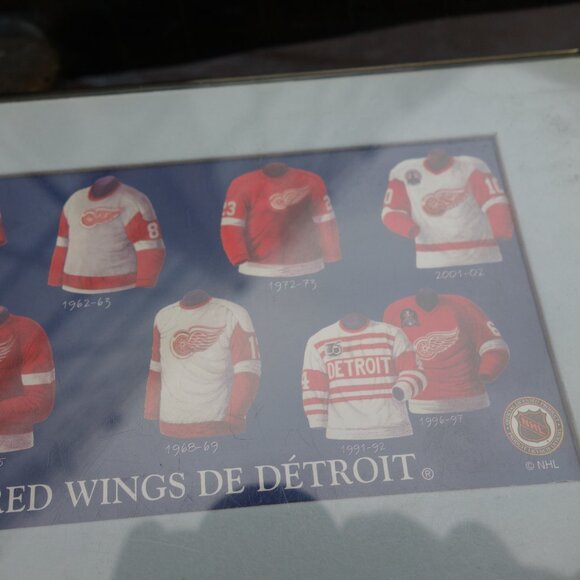 Canada Post Detroit Red Wings Stamp with Plastic Display - Picture 5 of 7